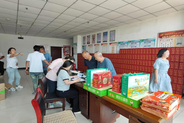 情暖中秋  共享團(tuán)圓 ——中臨集團(tuán)為職工發(fā)放中秋福利